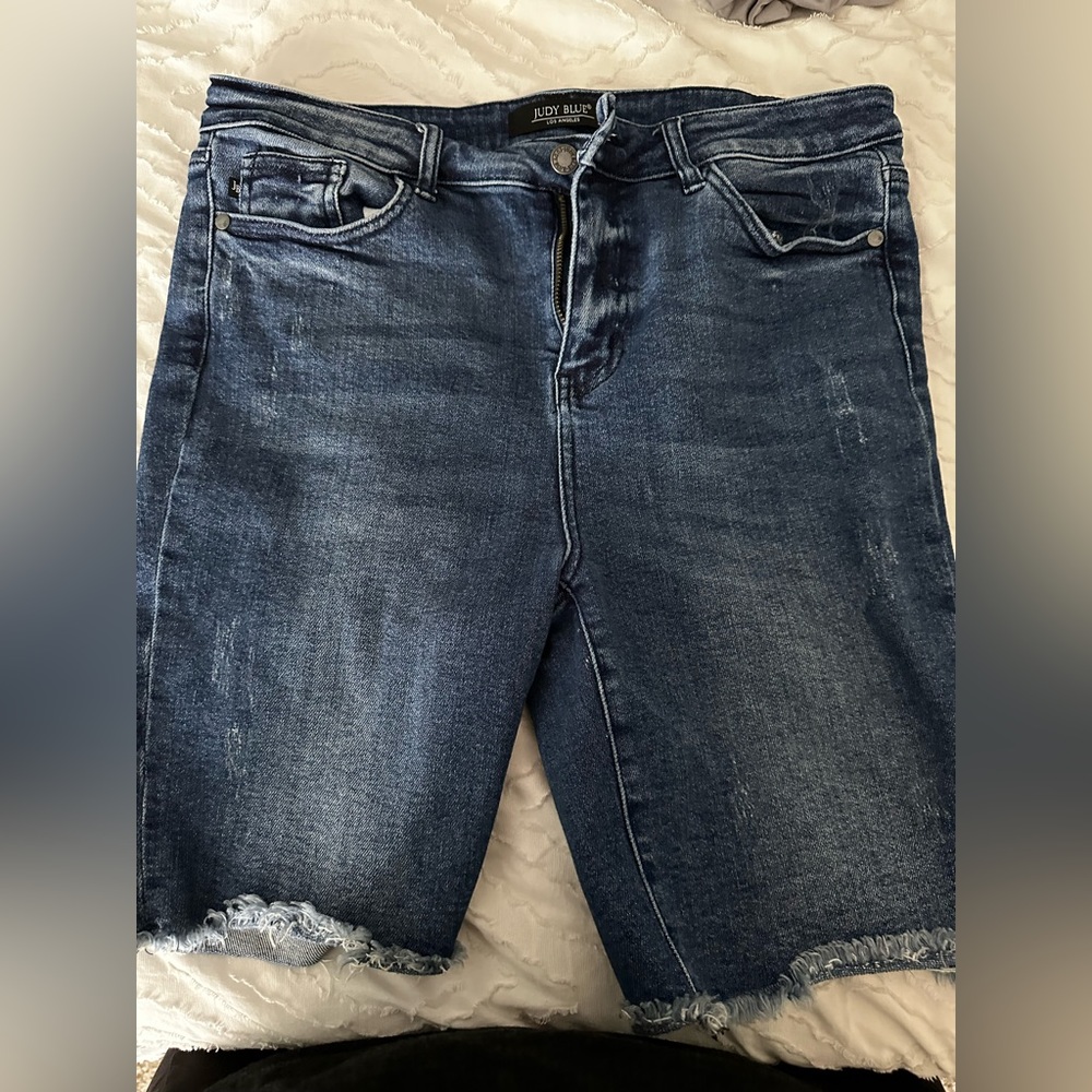 XL JUDY BLUE BERMUDA SHORTS